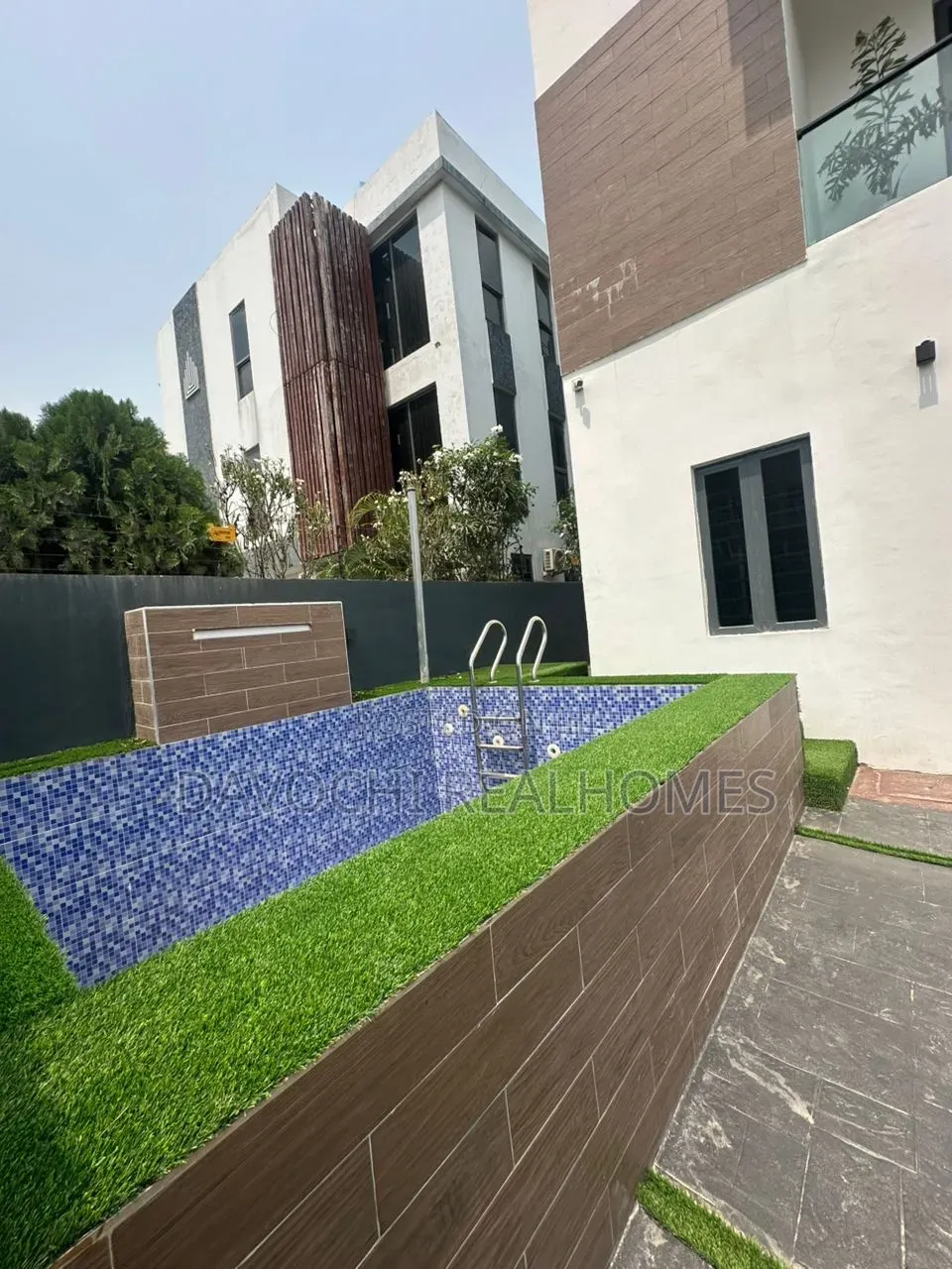 5bdrm Duplex in Ikate for sale in Ikate