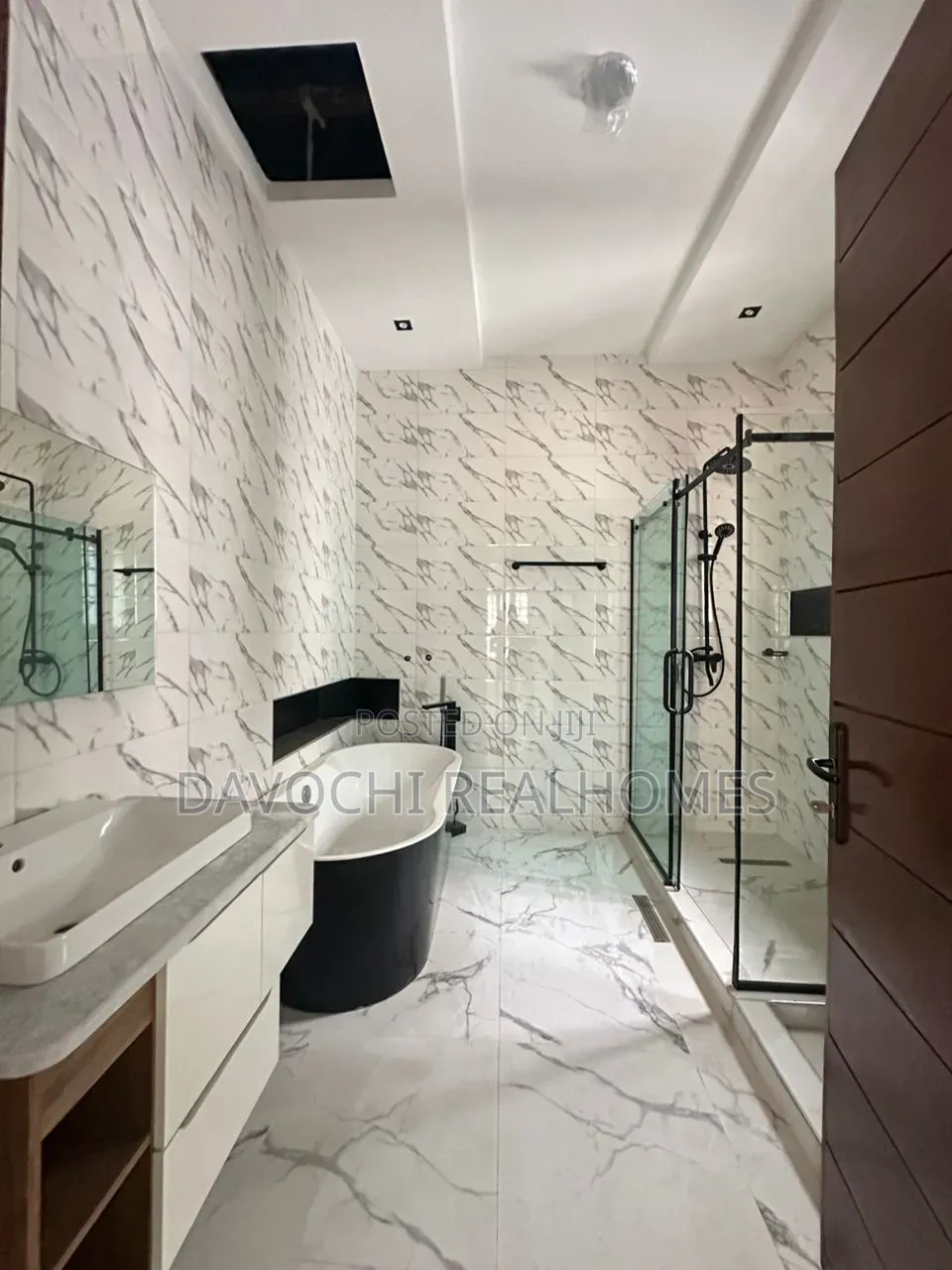 5bdrm Duplex in Ikate for sale in Ikate
