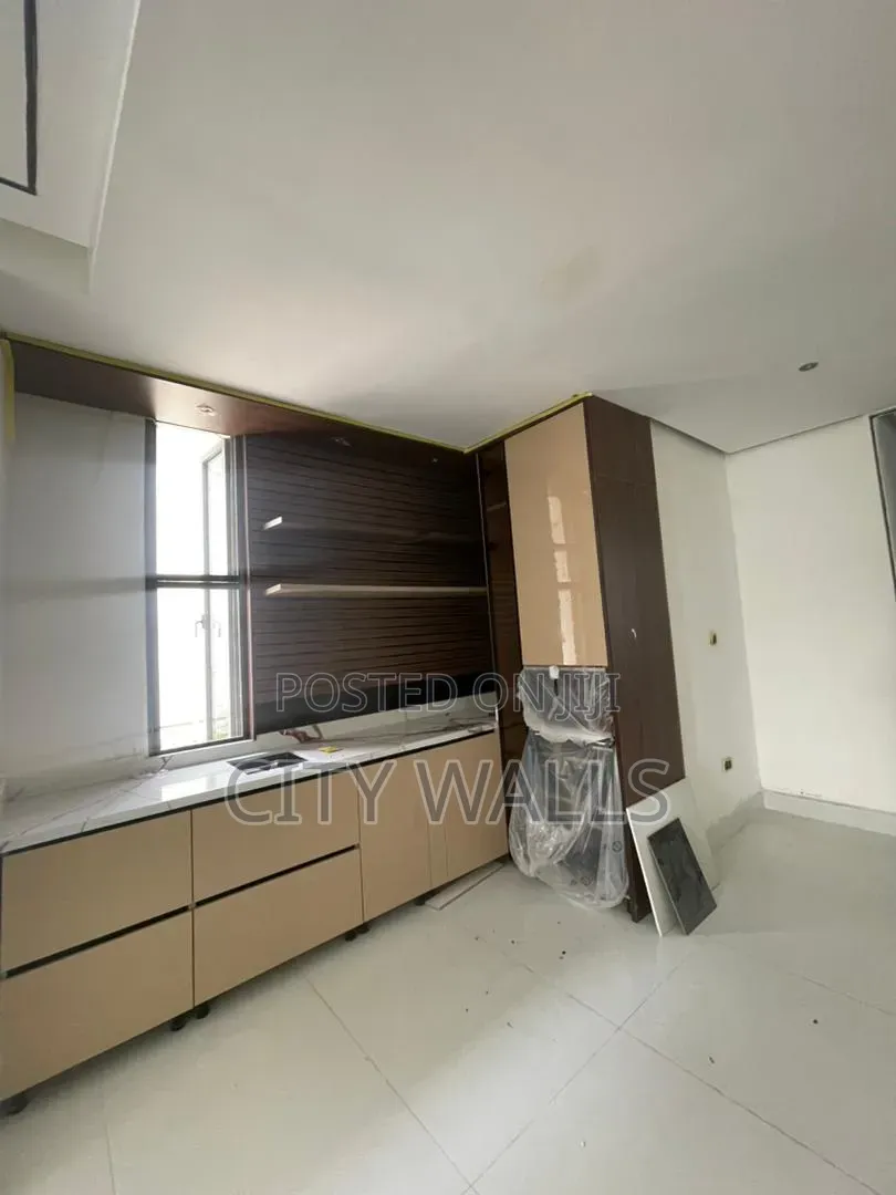 6bdrm Duplex in Ikate for sale in Ikate