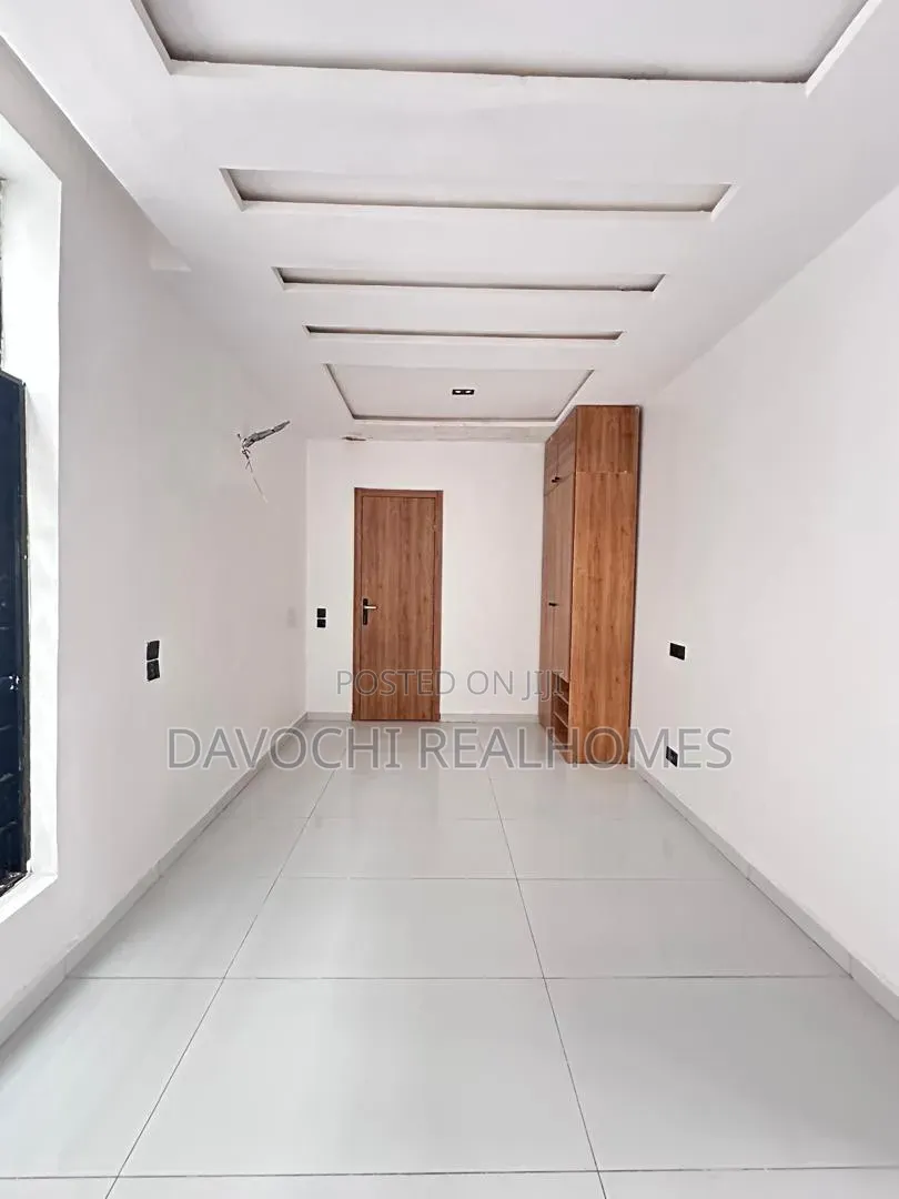 4bdrm Duplex in Ikota for sale in Ikota