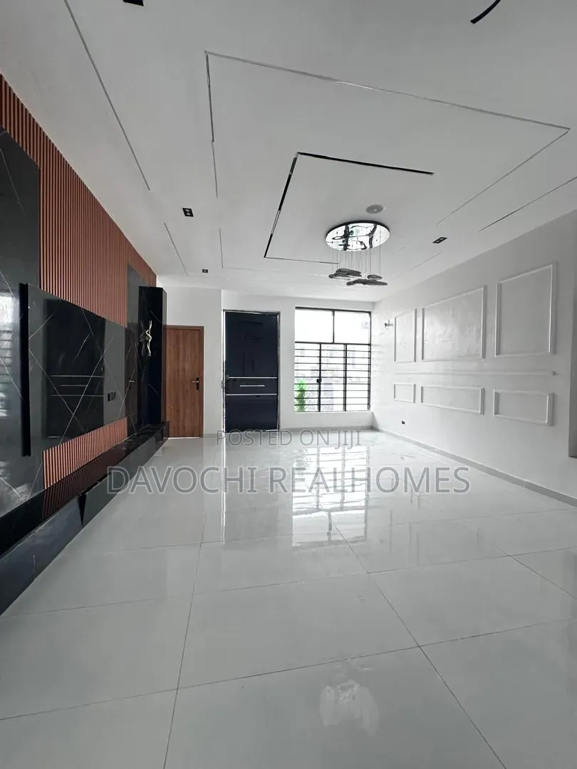 4bdrm Duplex in Ikota for sale in Ikota