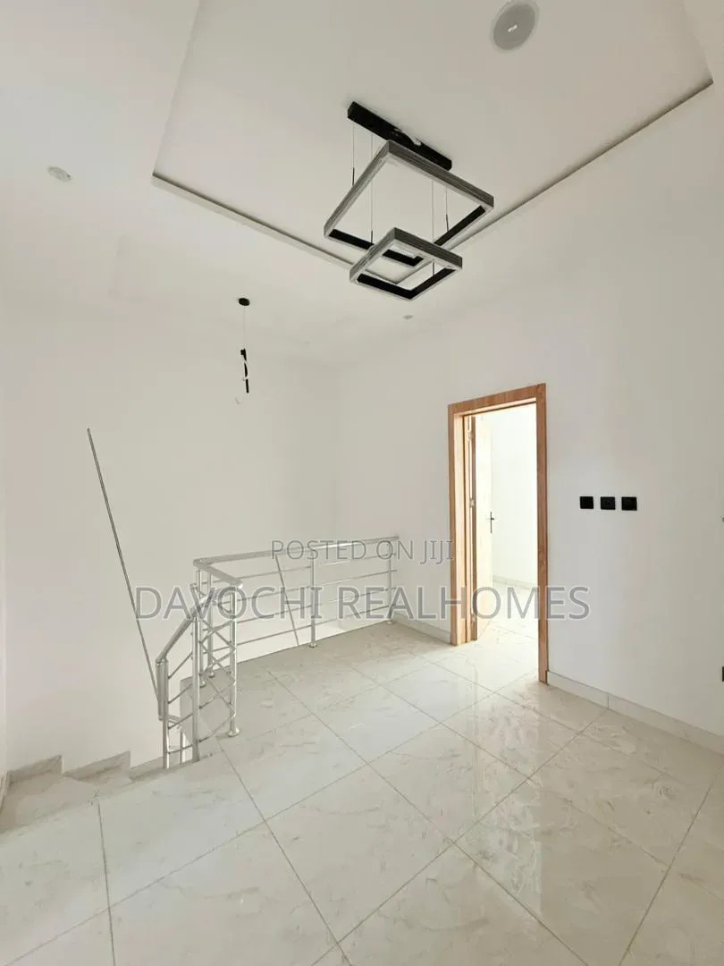 3bdrm Duplex in Chevron for sale in Chevron