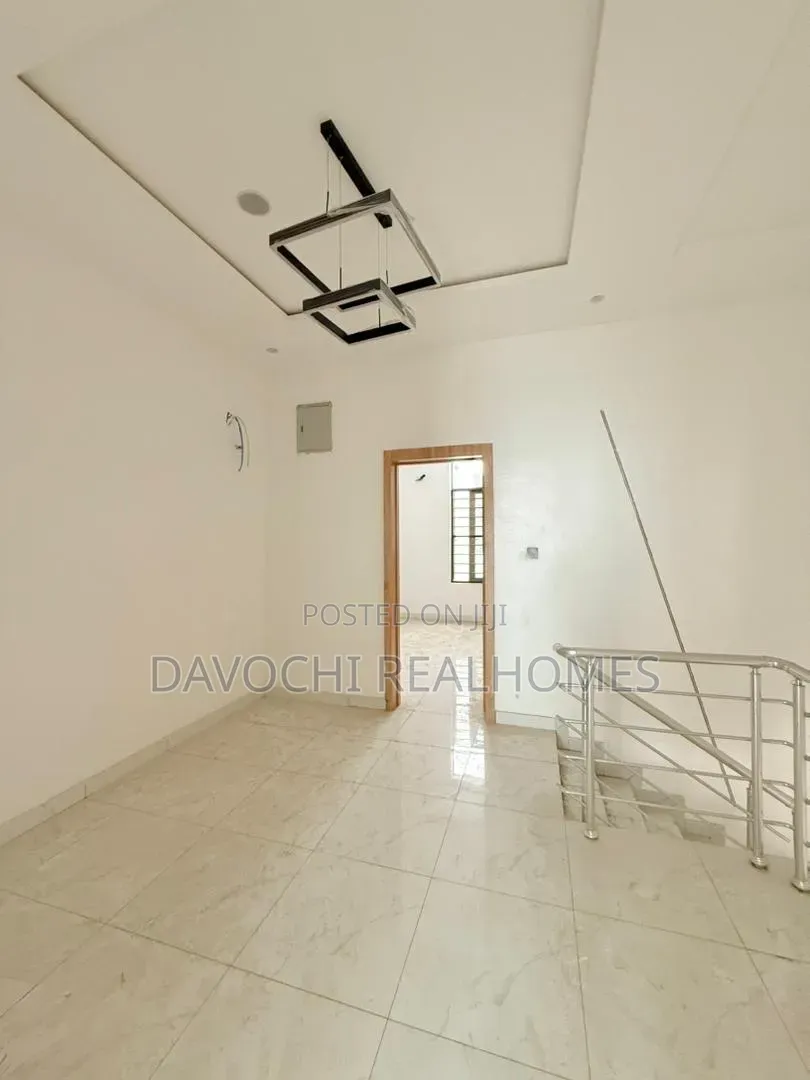 3bdrm Duplex in Chevron for sale in Chevron