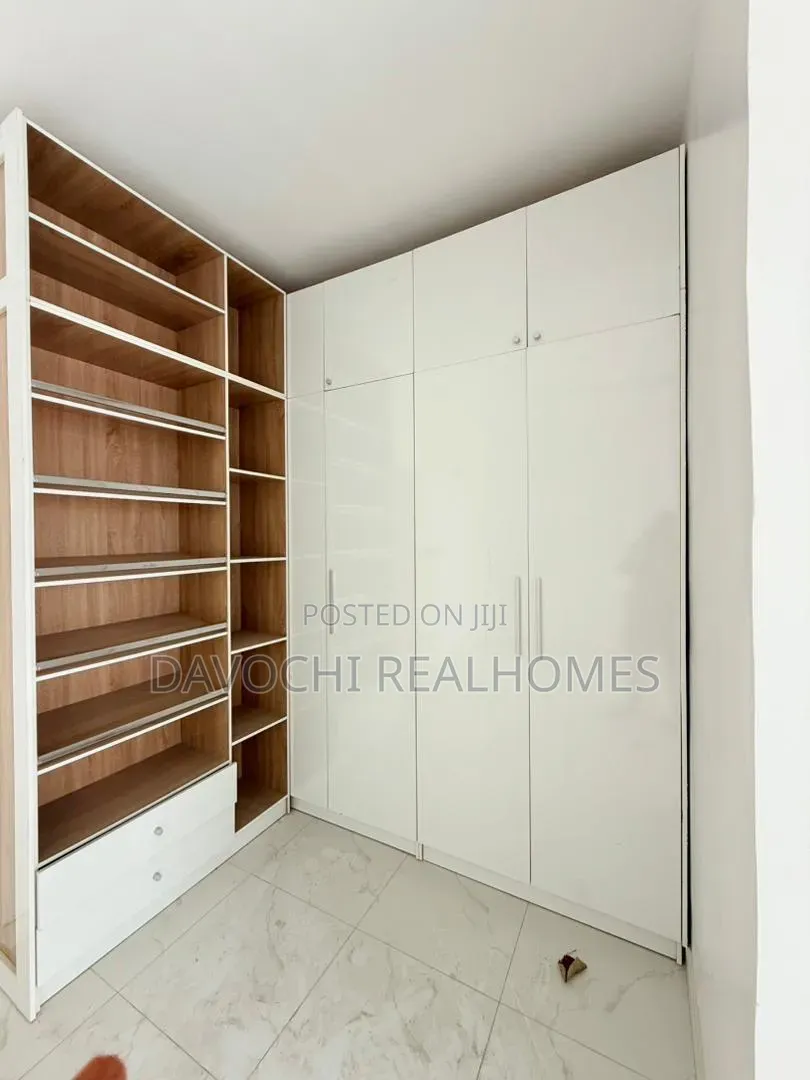 3bdrm Duplex in Chevron for sale in Chevron