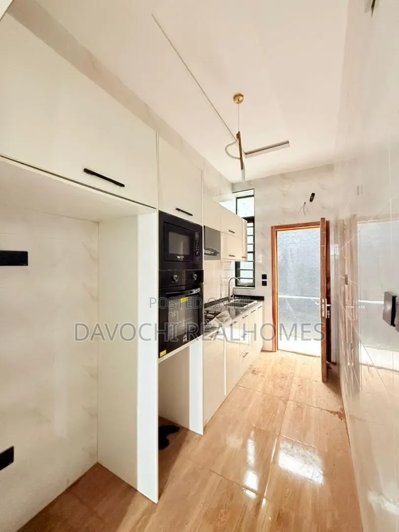3bdrm Duplex in Chevron for sale in Chevron