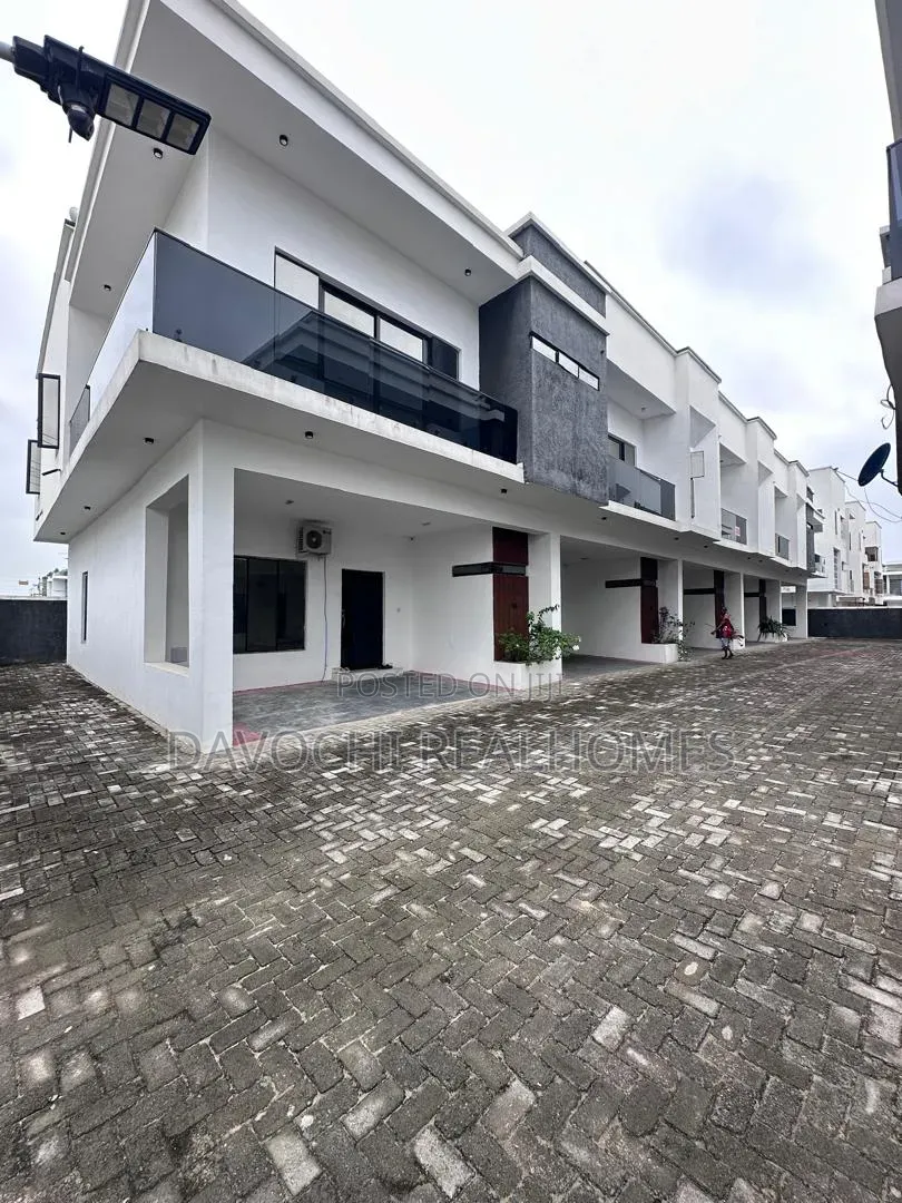 3bdrm Duplex in Ikota for sale in Ikota