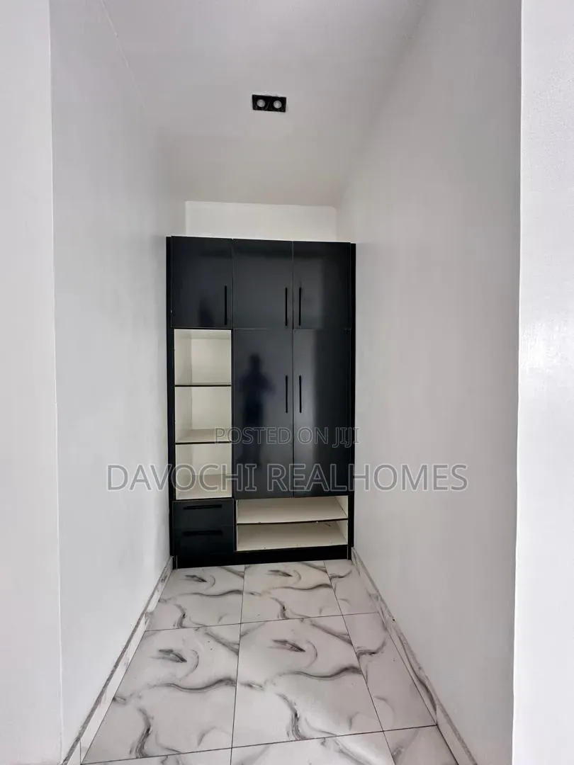 3bdrm Duplex in Ikota for sale in Ikota