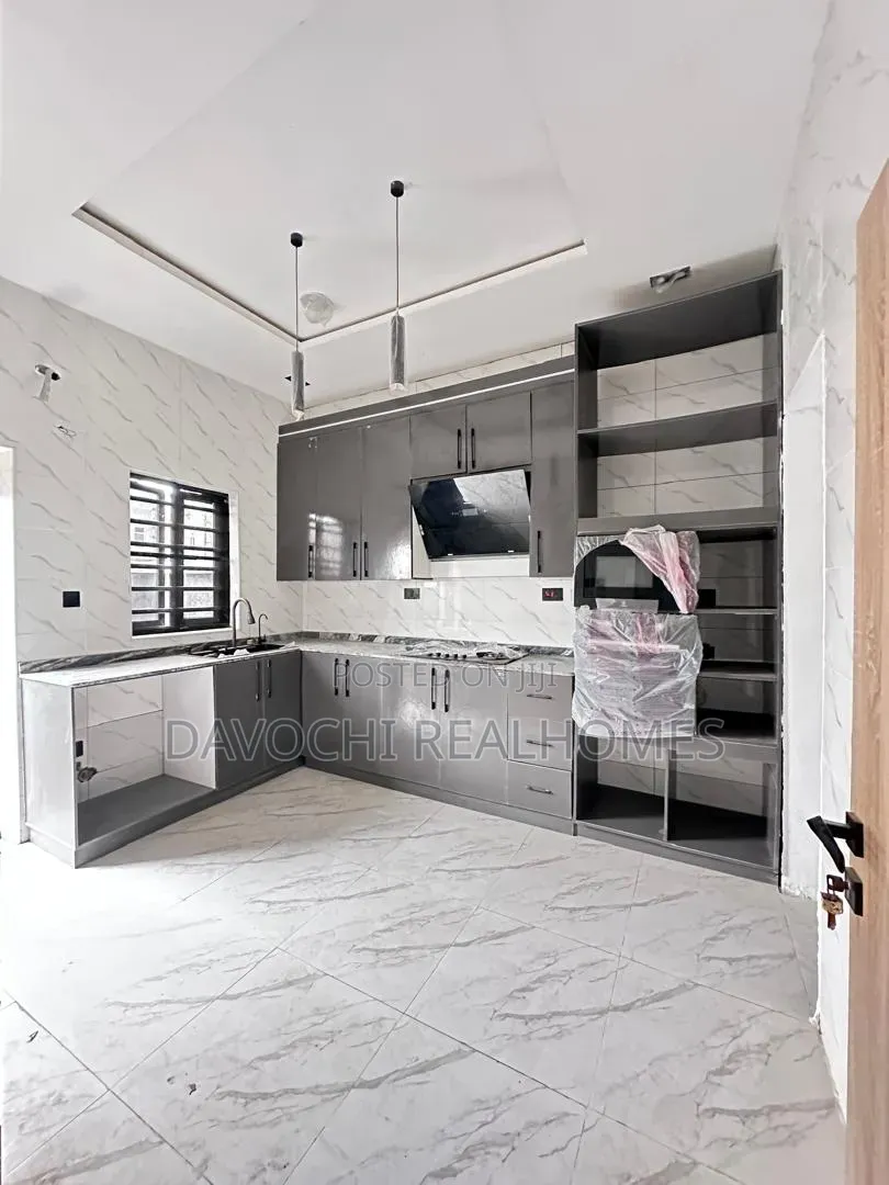 3bdrm Duplex in Ikota for sale in Ikota