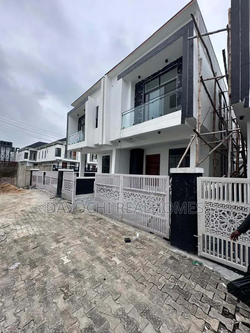 4bdrm Duplex in Ikota for sale in Ikota