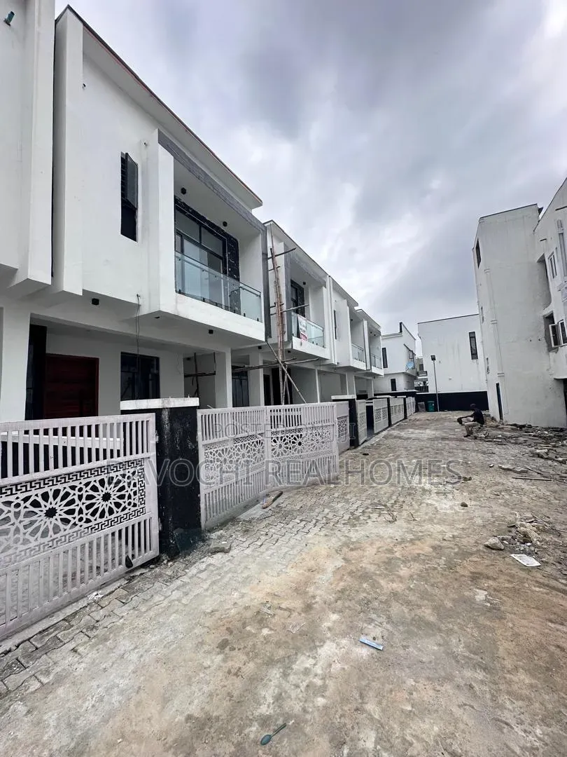 4bdrm Duplex in Ikota for sale in Ikota