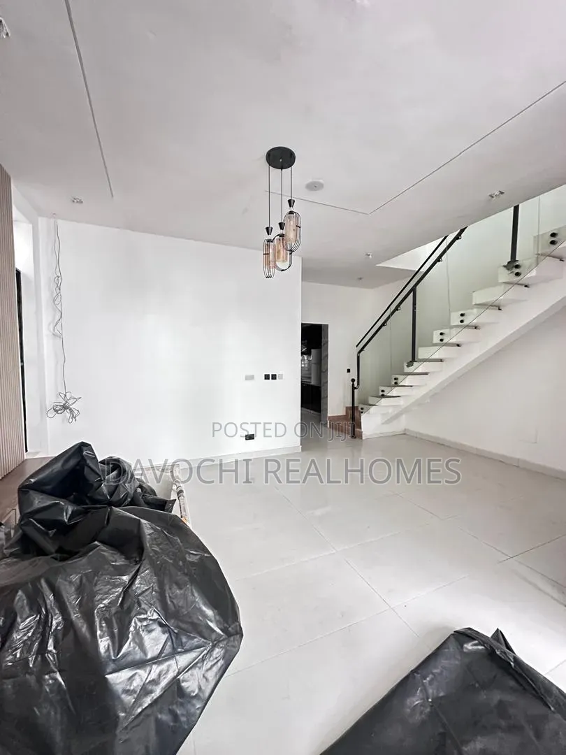 4bdrm Duplex in Ikota for sale in Ikota