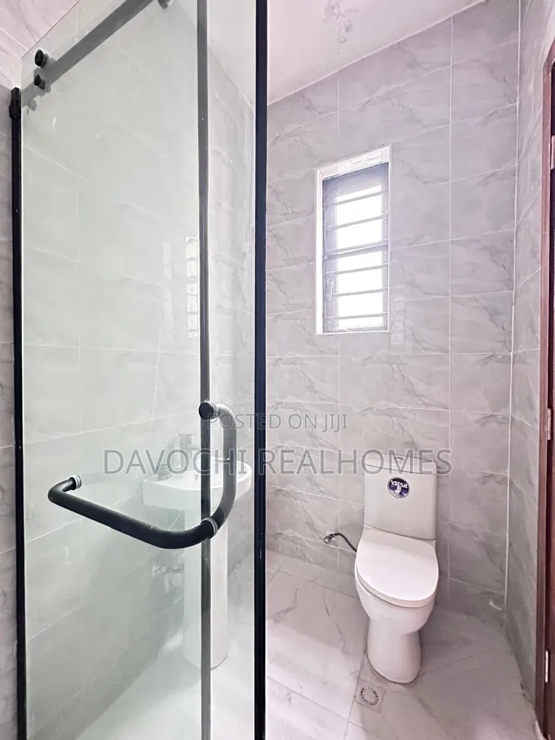 4bdrm Duplex in Ikota for sale in Ikota