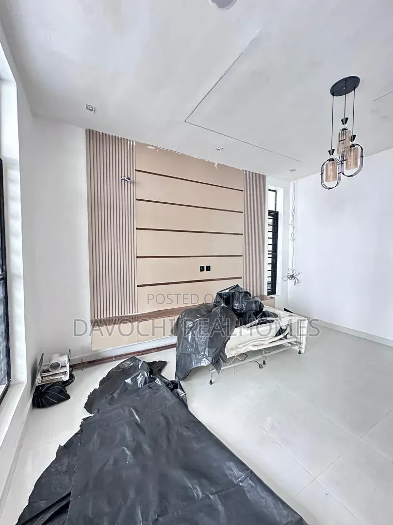 4bdrm Duplex in Ikota for sale in Ikota