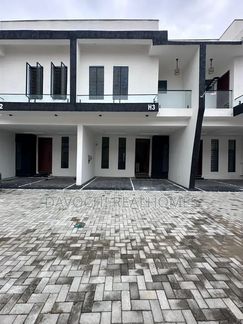 4bdrm Duplex in Ikota for sale in Ikota