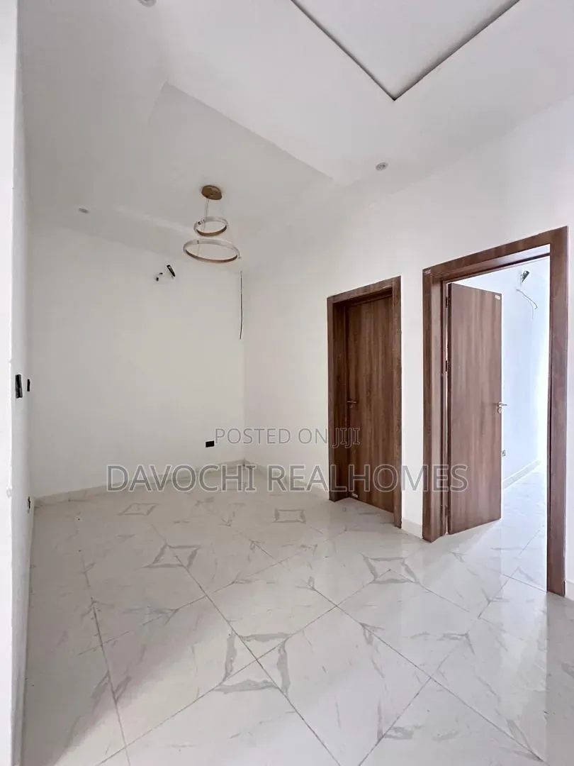 4bdrm Duplex in Ikota for sale in Ikota