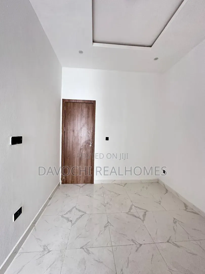 4bdrm Duplex in Ikota for sale in Ikota