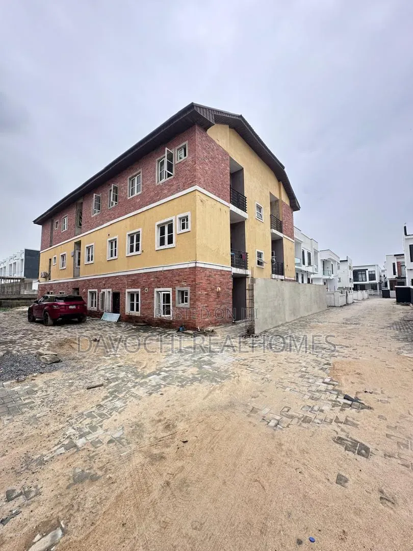 3bdrm Apartment in Ikota for sale in Ikota