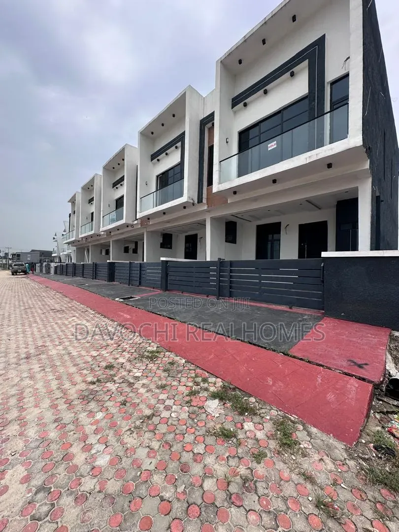 3bdrm Duplex in Ikota for sale in Ikota