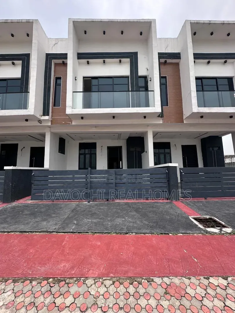 3bdrm Duplex in Ikota for sale in Ikota