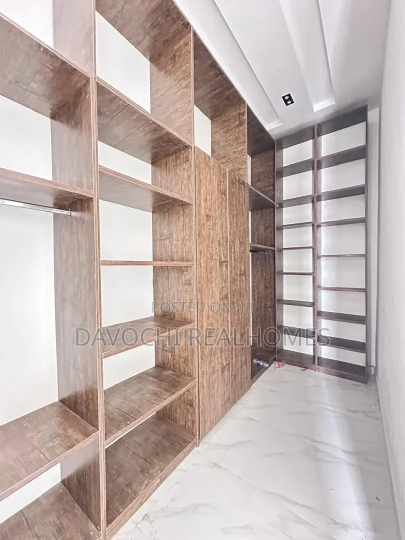 3bdrm Duplex in Ikota for sale in Ikota