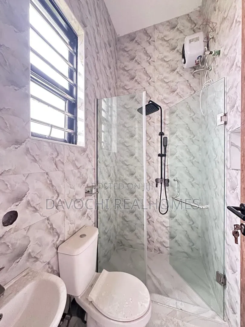 3bdrm Duplex in Ikota for sale in Ikota