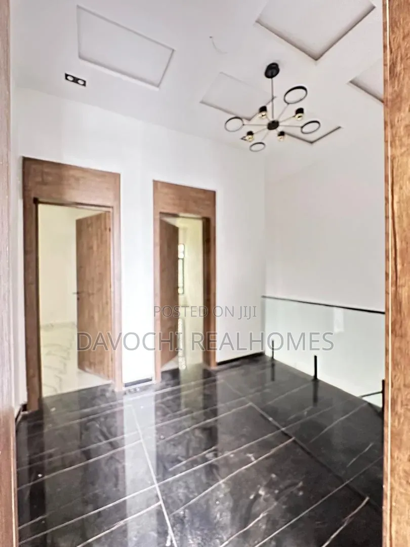 3bdrm Duplex in Ikota for sale in Ikota