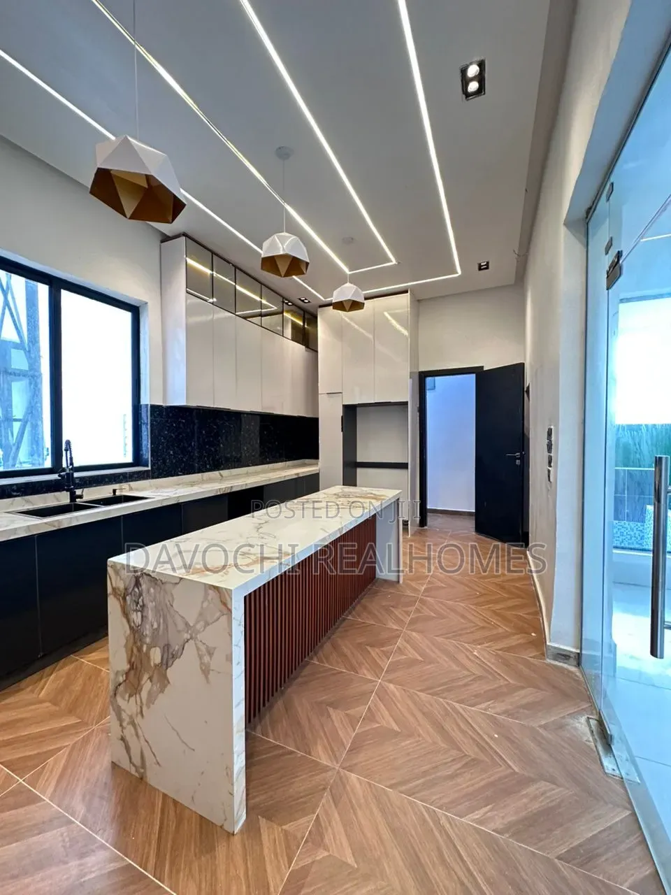 5bdrm Duplex in Off Lekki-Epe Expressway for sale in Off Lekki-Epe Expressway