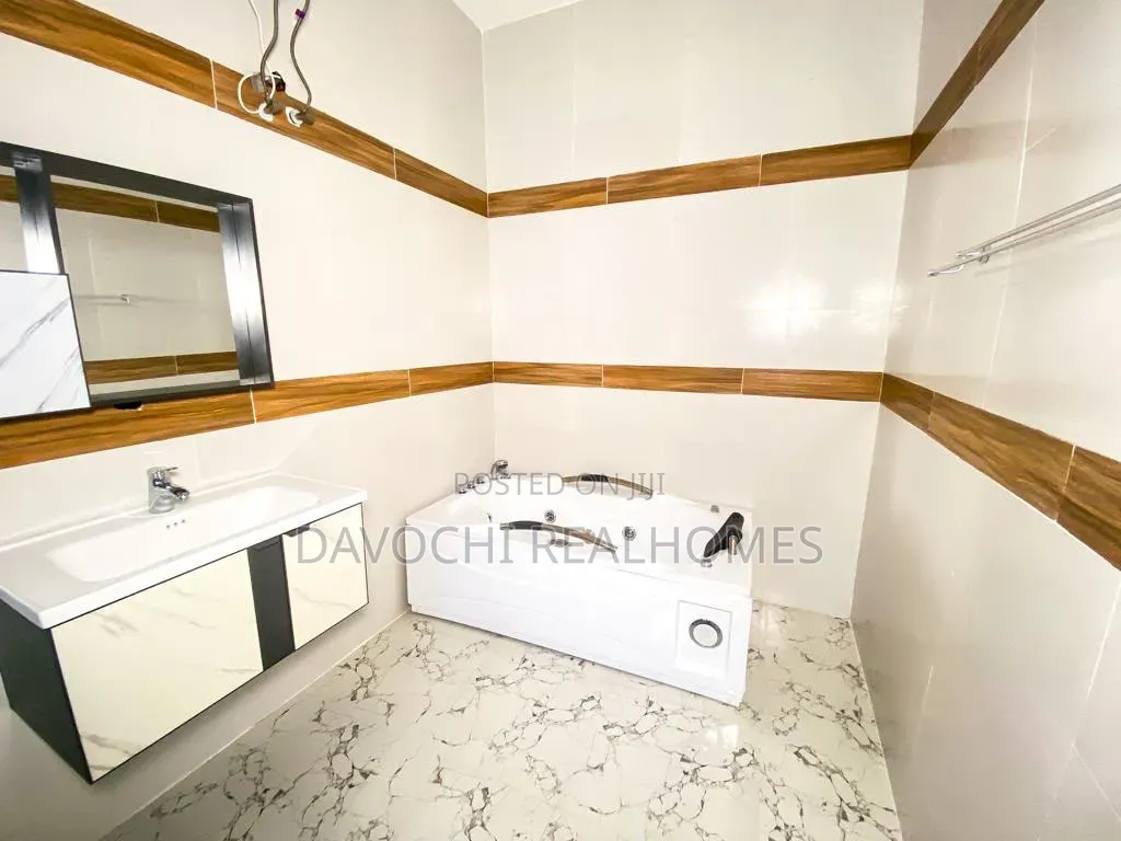 Furnished 4bdrm Duplex in Chevron for rent in Chevron