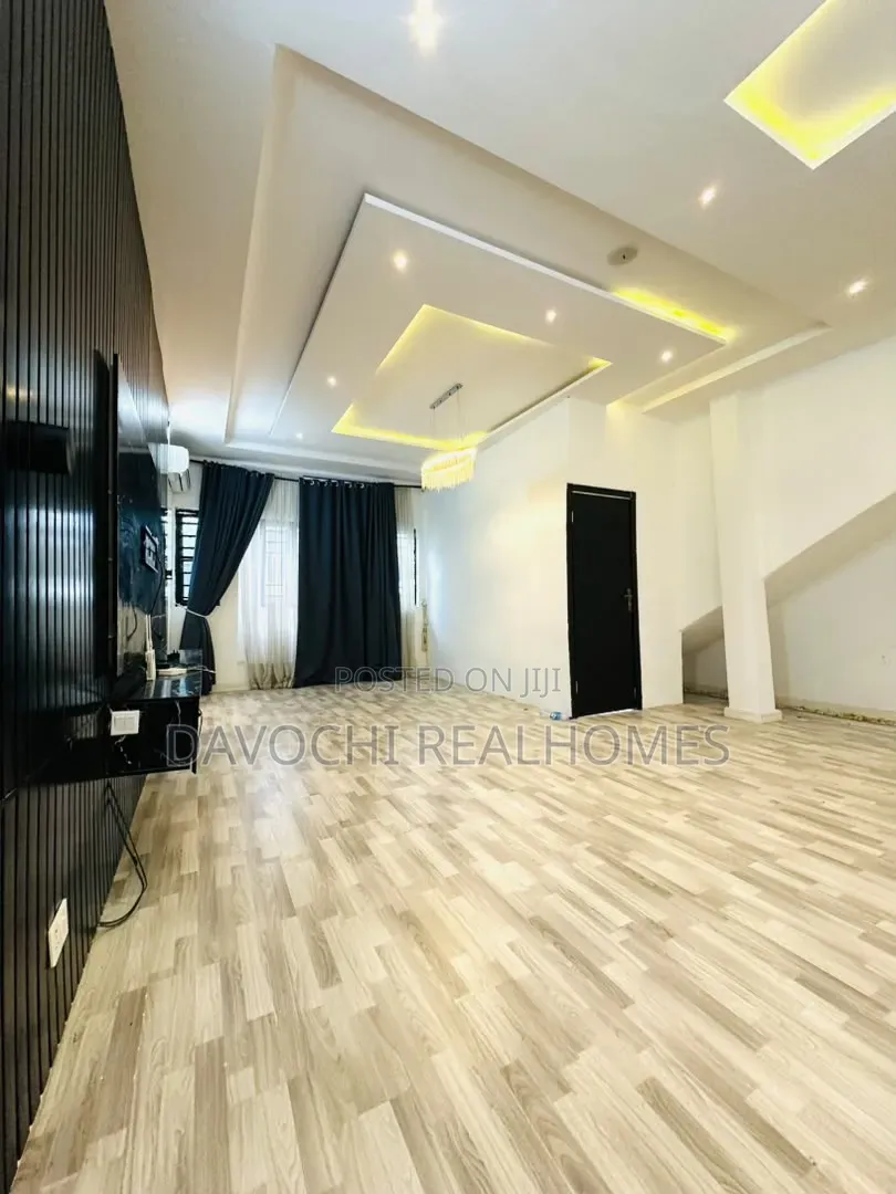 Furnished Mini Flat in Chevron for rent in Chevron