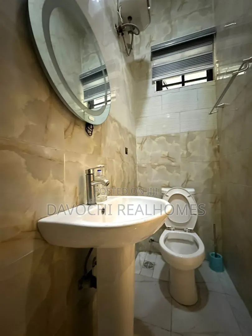 Furnished Mini Flat in Chevron for rent in Chevron