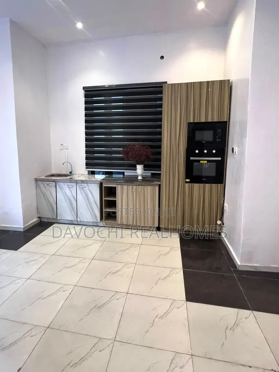 Mini Flat in Chevron for rent in Chevron
