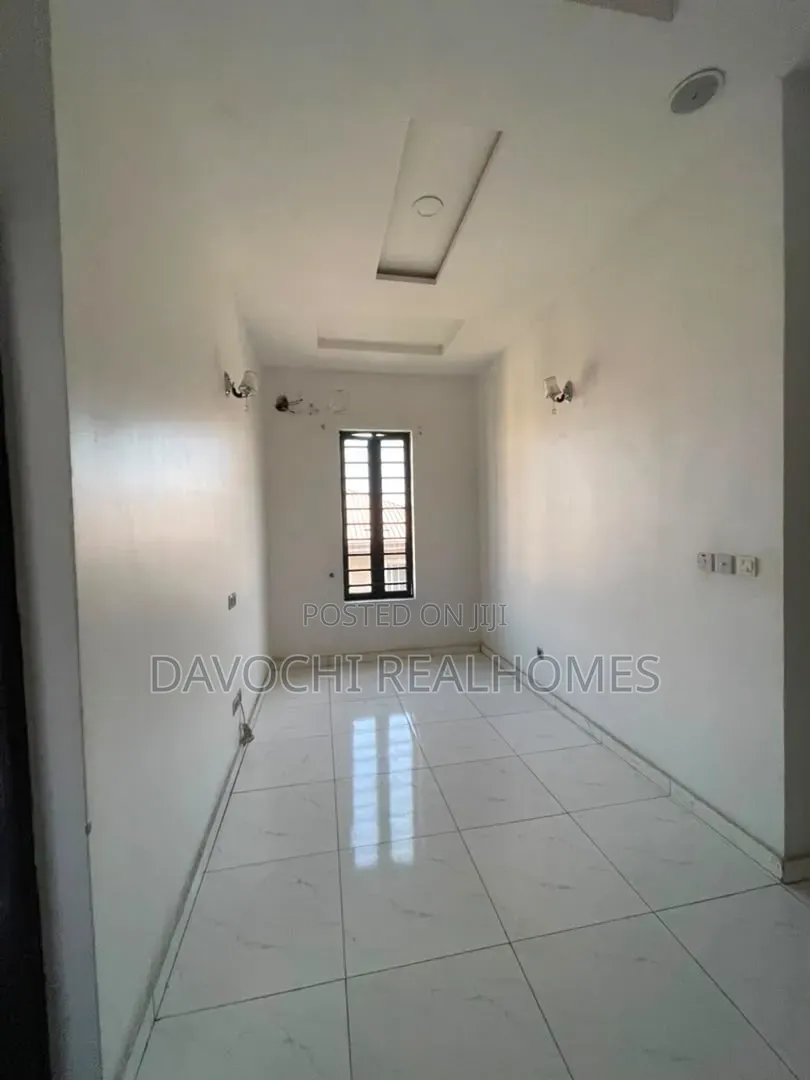 4bdrm Duplex in Ikota for rent in Ikota