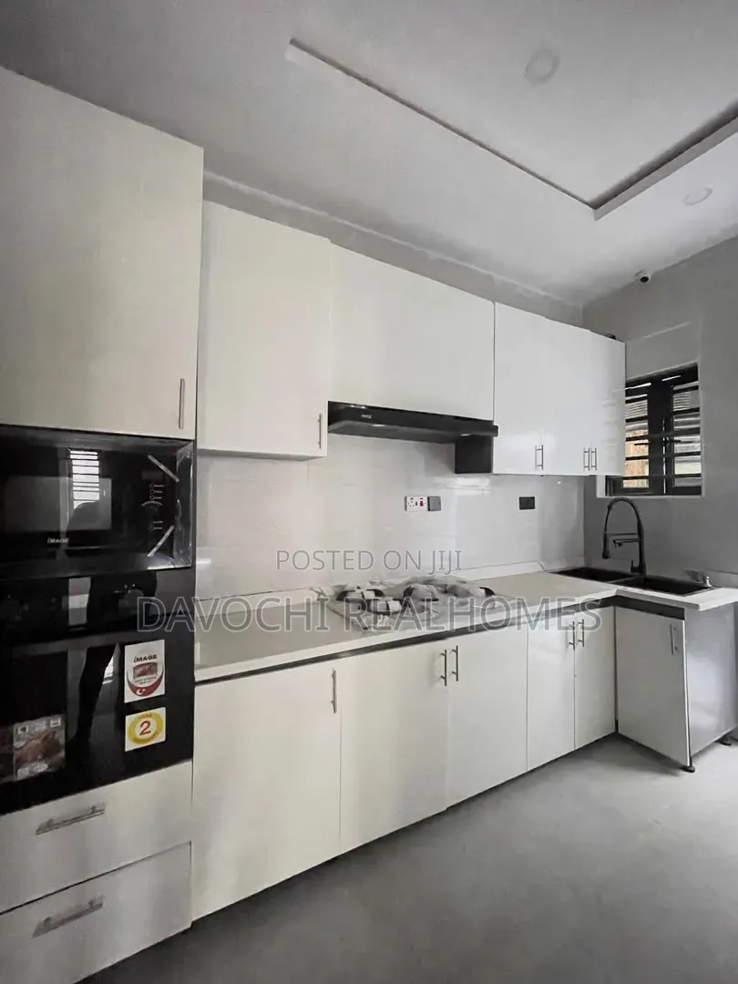 3bdrm Duplex in Ikota for rent in Ikota