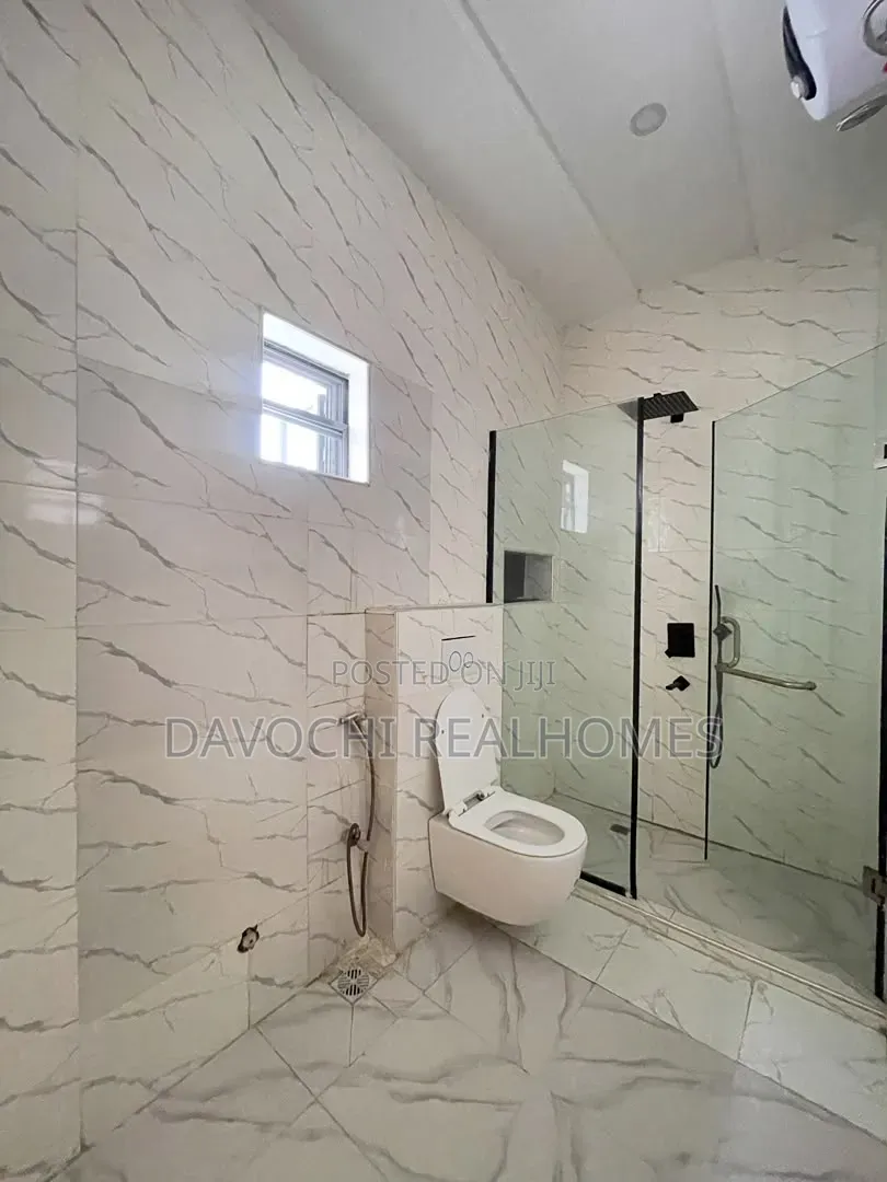 3bdrm Duplex in Ikota for rent in Ikota