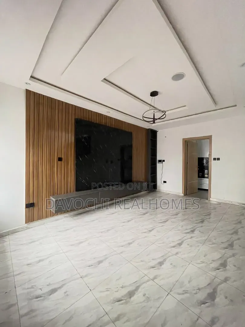 3bdrm Duplex in Ikota for rent in Ikota