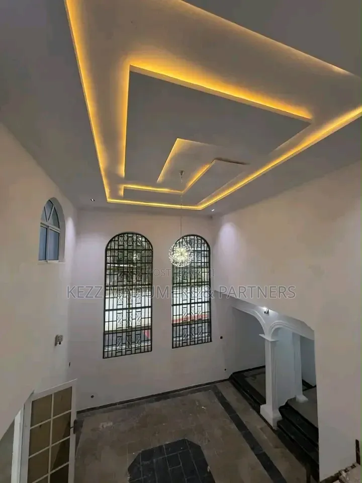 6bdrm Duplex in Iwofe Ada George, New Layout for sale in New Layout