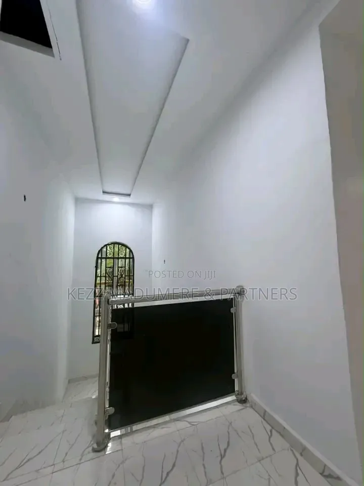 6bdrm Duplex in Iwofe Ada George, New Layout for sale in New Layout