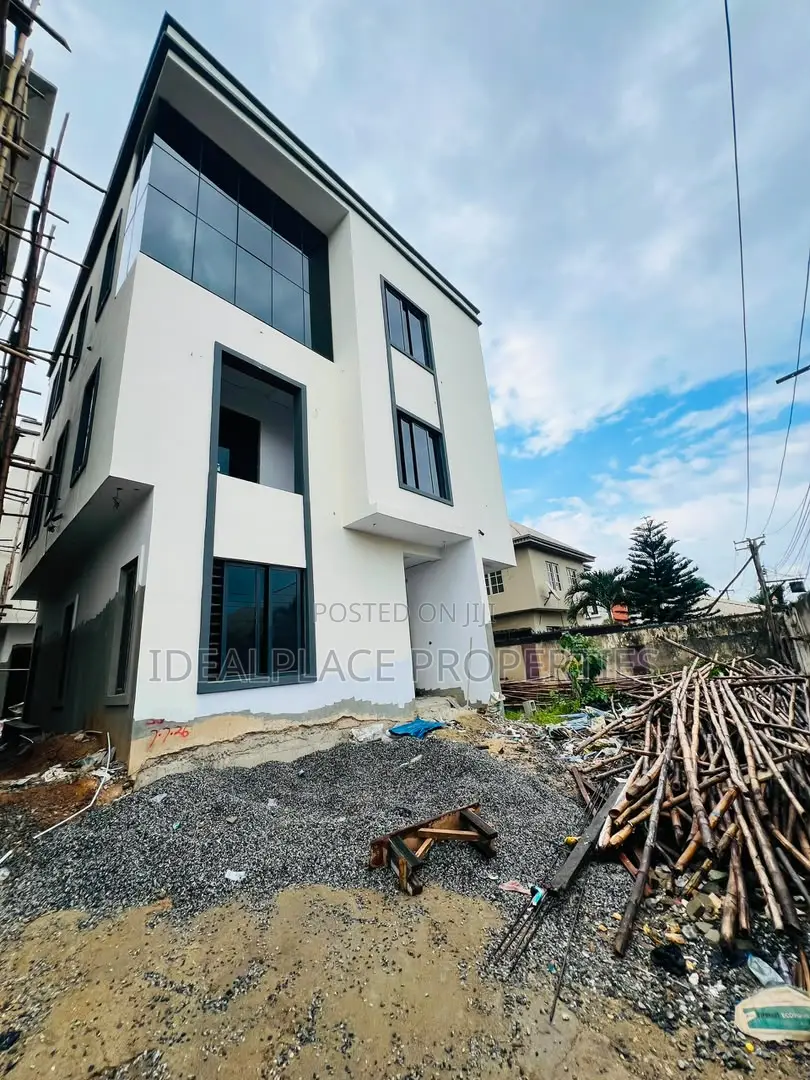 5bdrm Duplex in Adeniyi Jones for sale in Adeniyi Jones