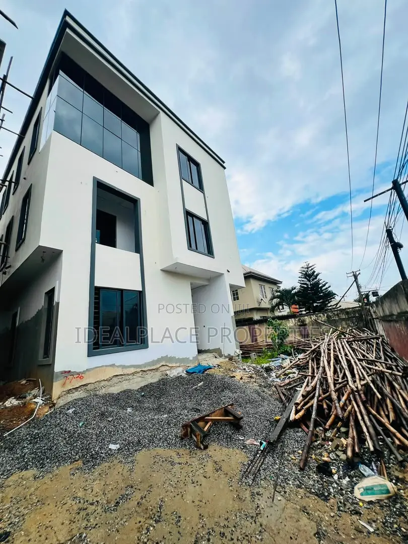5bdrm Duplex in Adeniyi Jones for sale in Adeniyi Jones