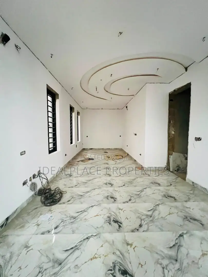 5bdrm Duplex in Adeniyi Jones for sale in Adeniyi Jones