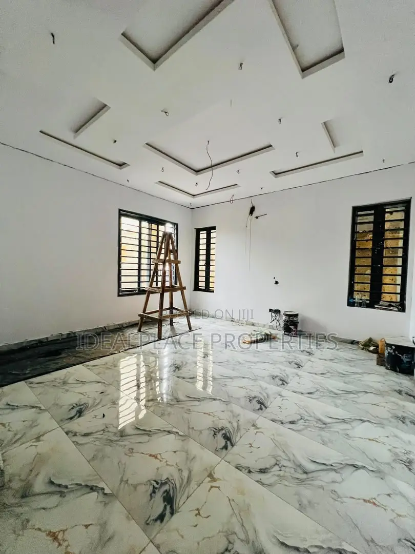 5bdrm Duplex in Adeniyi Jones for sale in Adeniyi Jones