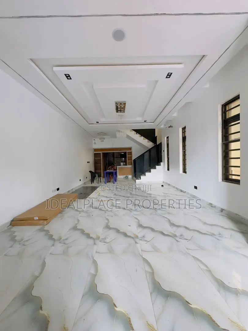 5bdrm Duplex in Adeniyi Jones for sale in Adeniyi Jones