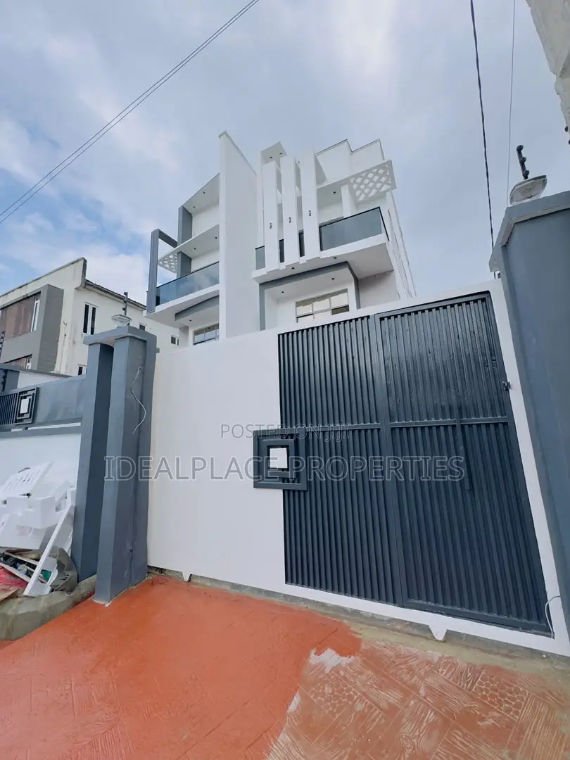 5bdrm Duplex in Adeniyi Jones for sale in Adeniyi Jones
