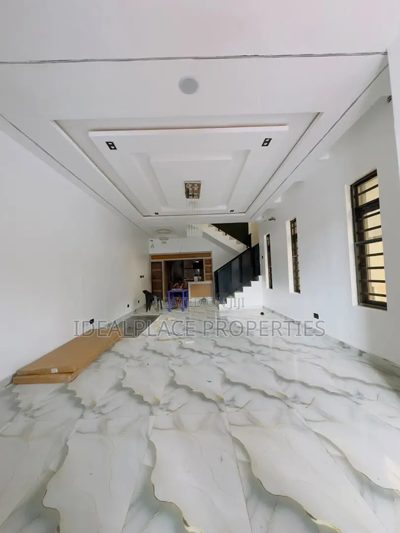 5bdrm Duplex in Adeniyi Jones for sale in Adeniyi Jones