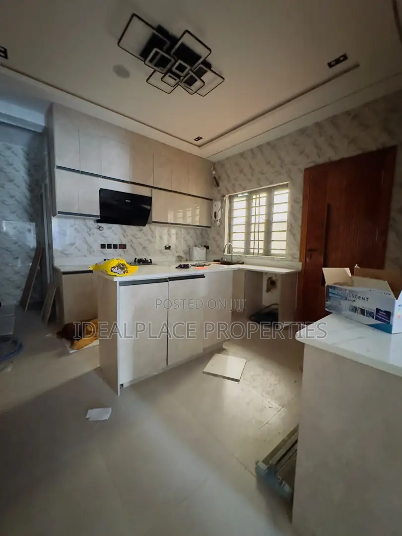 5bdrm Duplex in Adeniyi Jones for sale in Adeniyi Jones