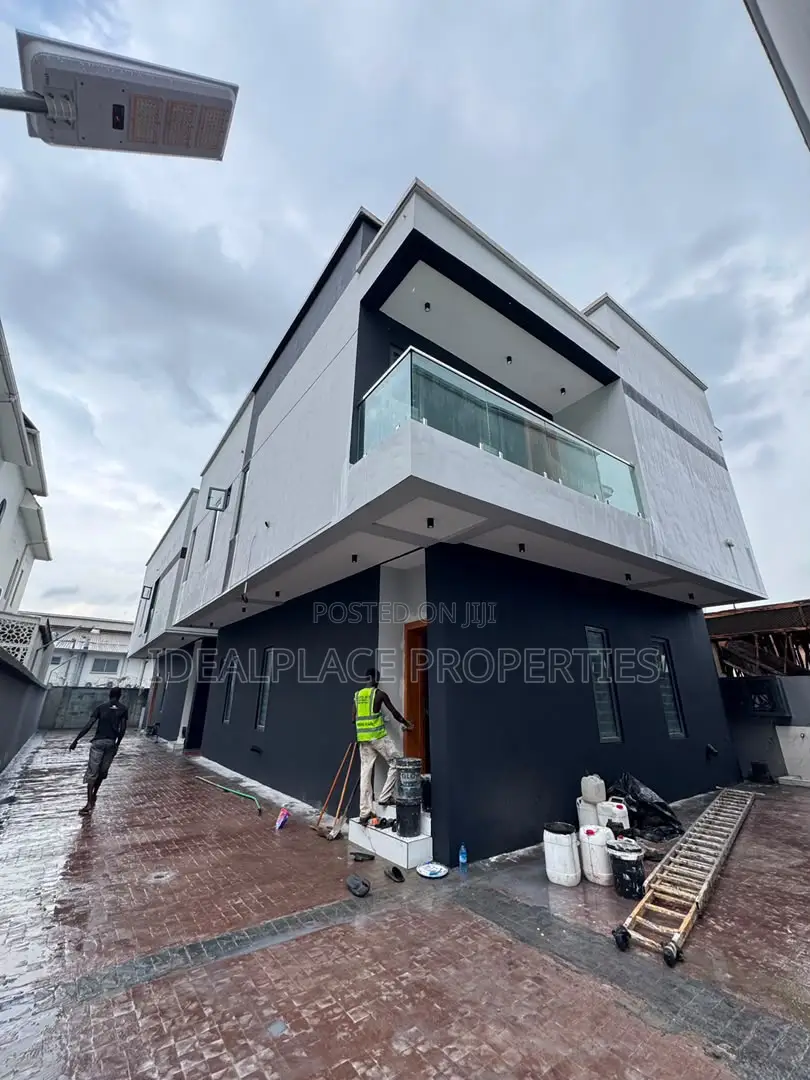 4bdrm Duplex in Surulere for sale in Surulere