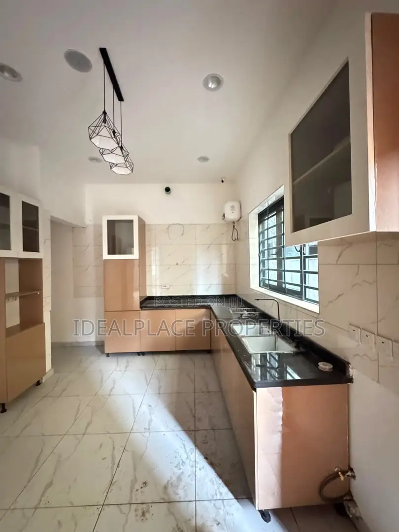 4bdrm Duplex in Surulere for sale in Surulere