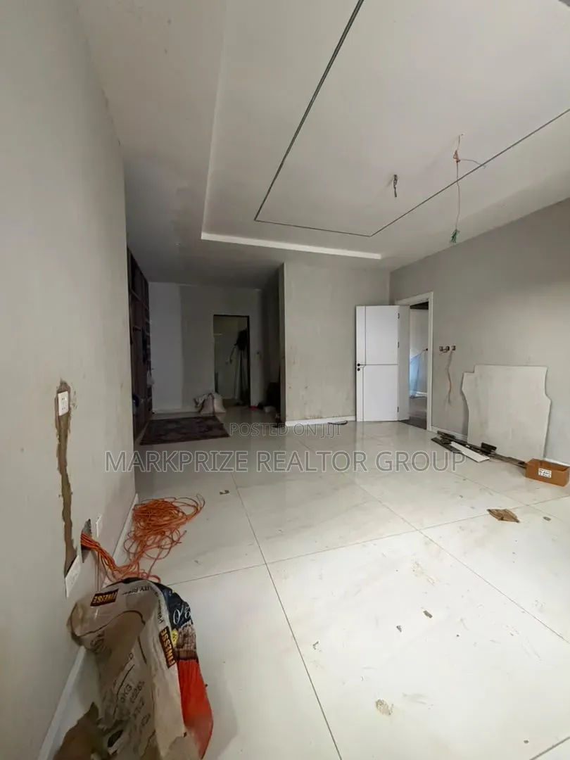 5bdrm Duplex in Adeniyi Jones Ikeja for sale in Adeniyi Jones