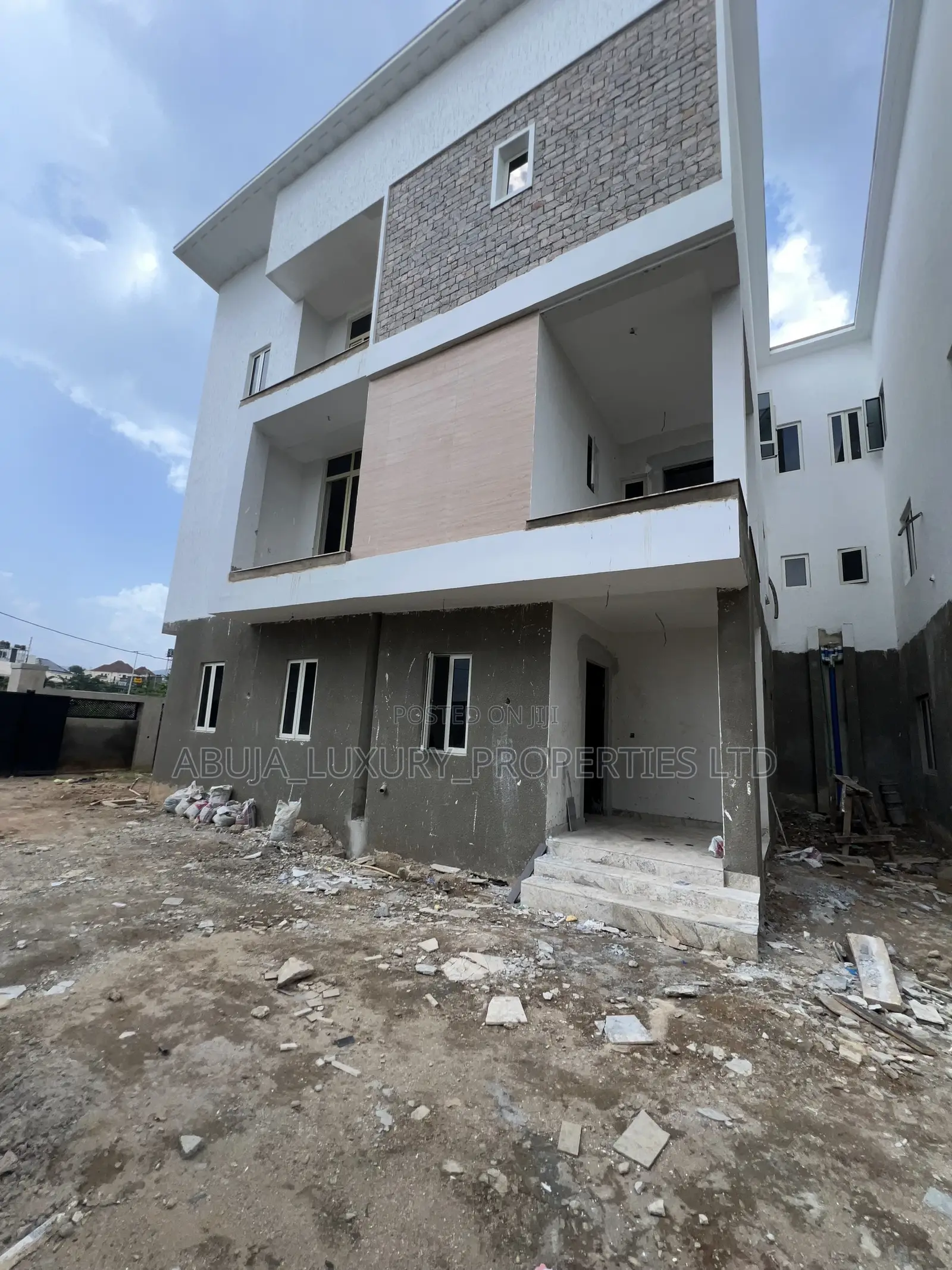 5bdrm Duplex in Jahi Gilmore for sale in Jahi