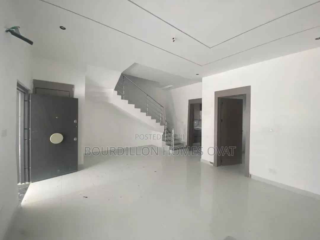 4bdrm Duplex in Harris Drive By Vgc for sale in VGC / Ajah